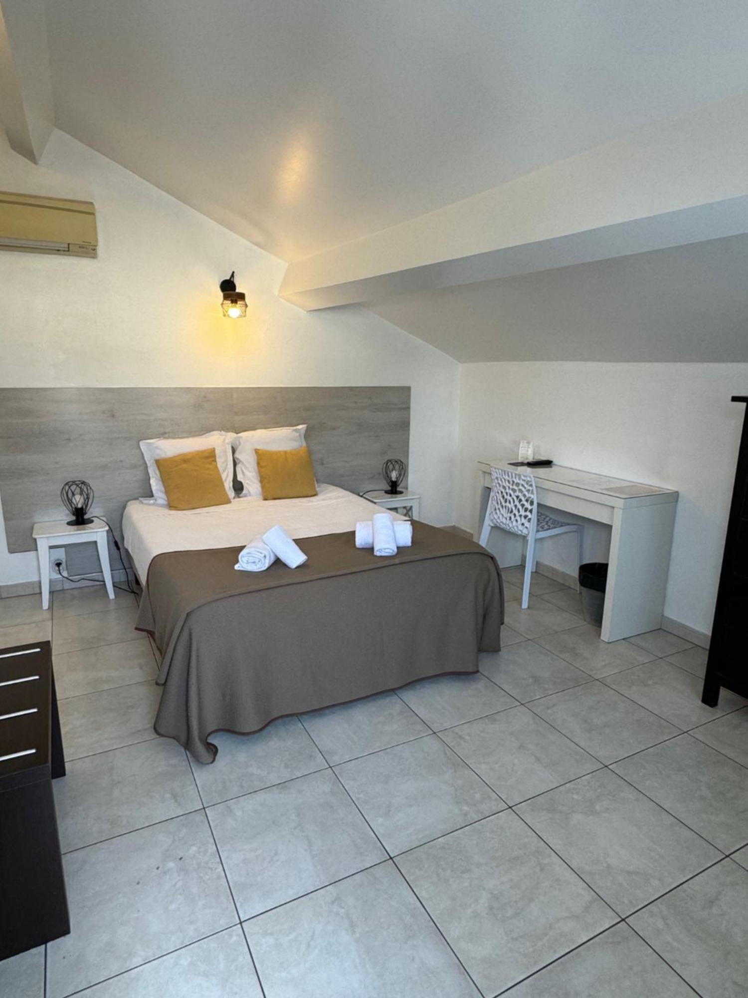 Hotel Le Medieval Aigues-Mortes Luaran gambar