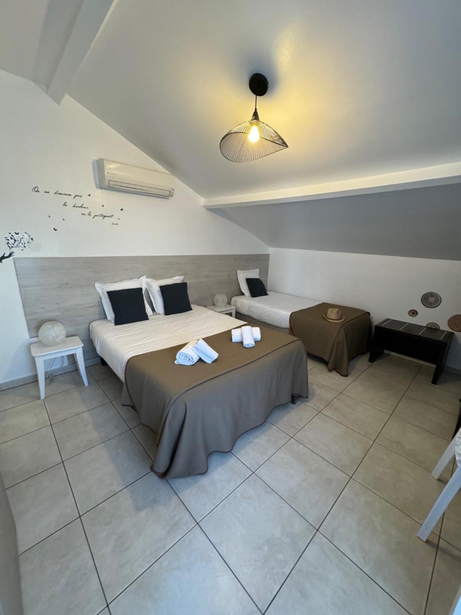 Hotel Le Medieval Aigues-Mortes Luaran gambar