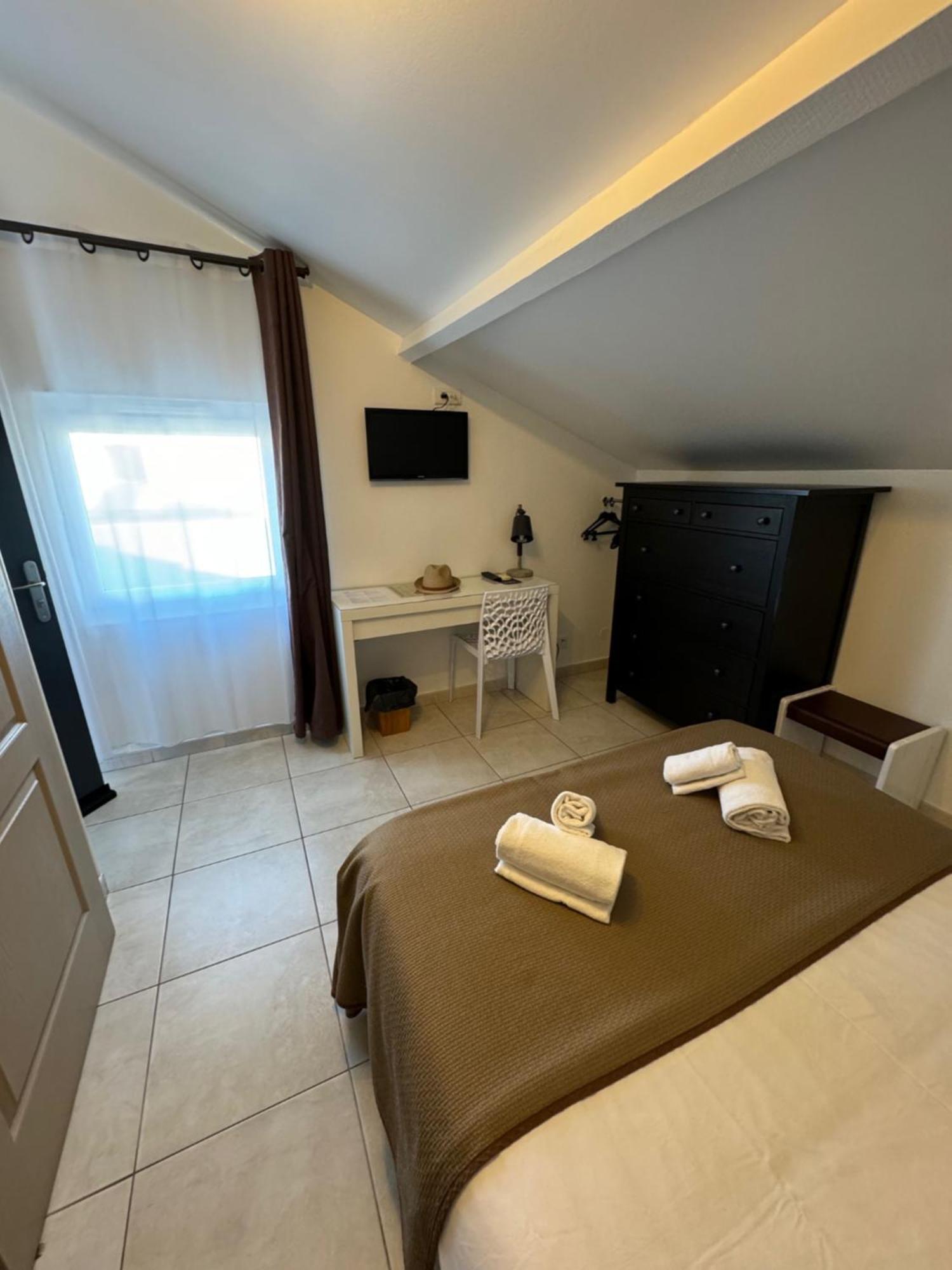 Hotel Le Medieval Aigues-Mortes Luaran gambar