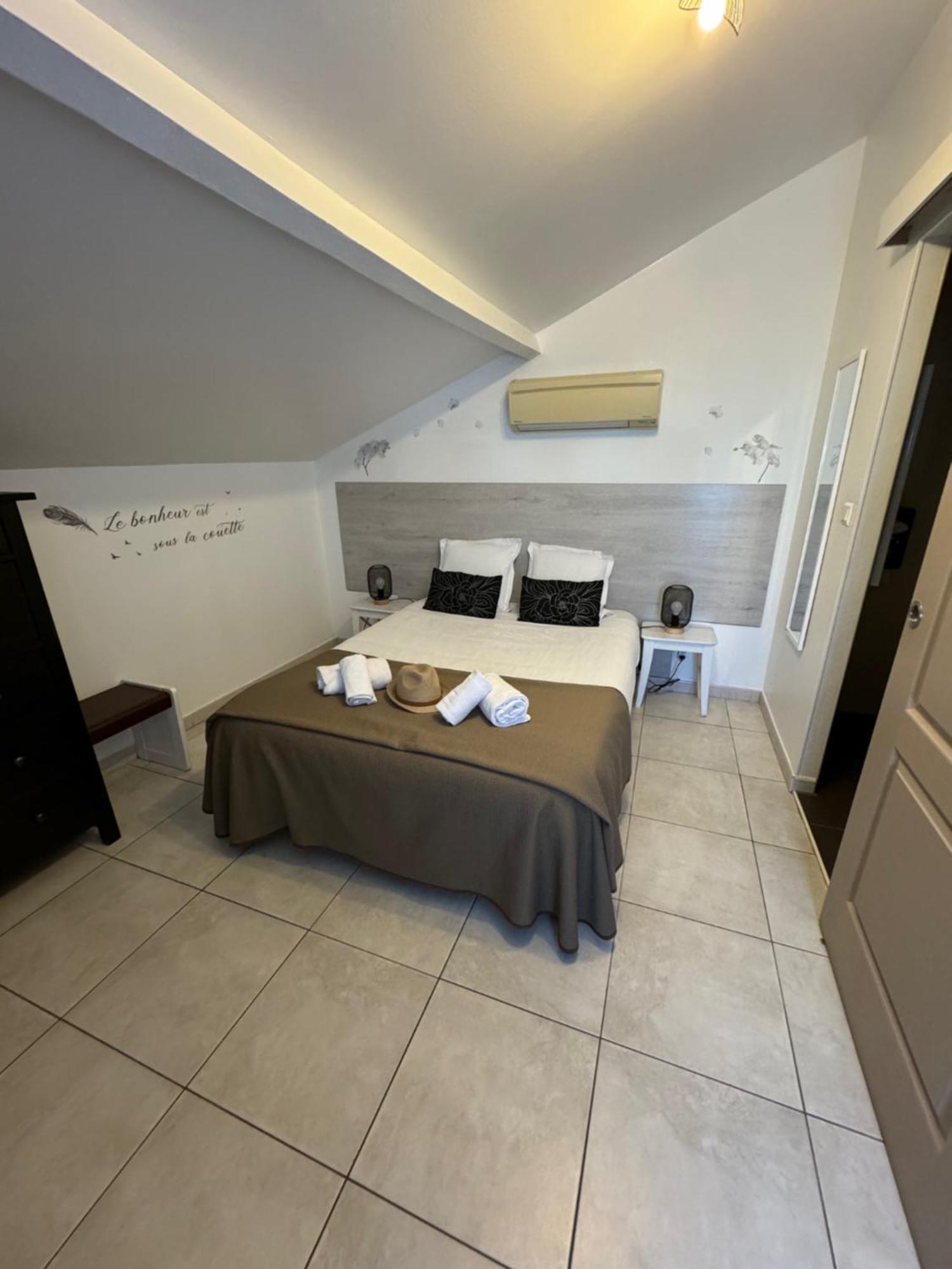 Hotel Le Medieval Aigues-Mortes Luaran gambar